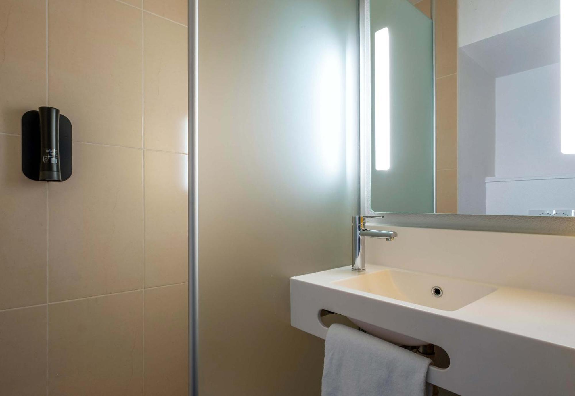 B&B Hotel Niort Marais Poitevin Est Екстериор снимка